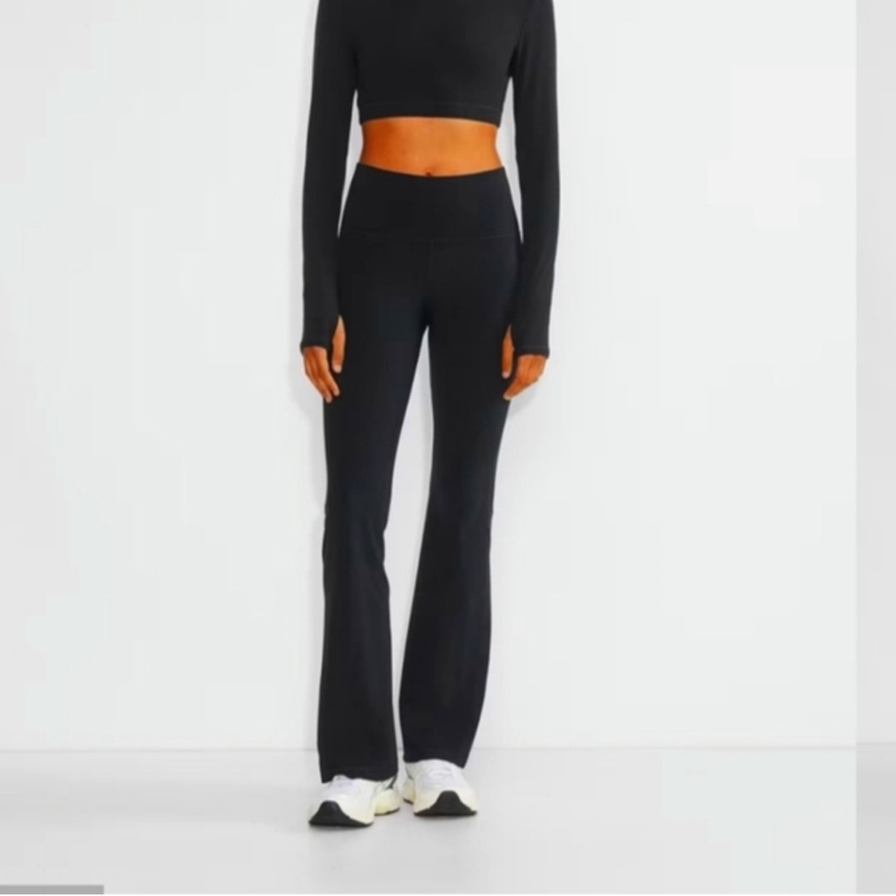 Aritzia Women's Black Flared Pants